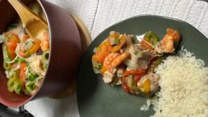 Moqueca de surubim e camarão – em uma versão mais leve