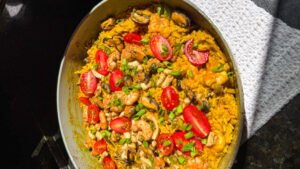 Arroz de frutos do mar com açafrão